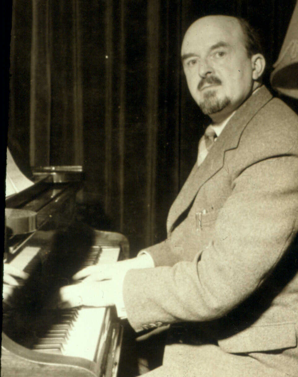 Mansel Thomas at the piano